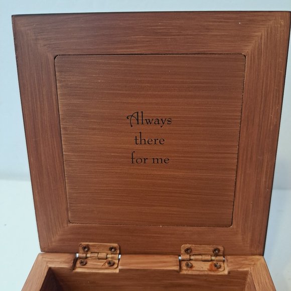 Willow Tree Quiet Strength, Sculpted Hand-Painted Memory Box - Picture 4 of 8